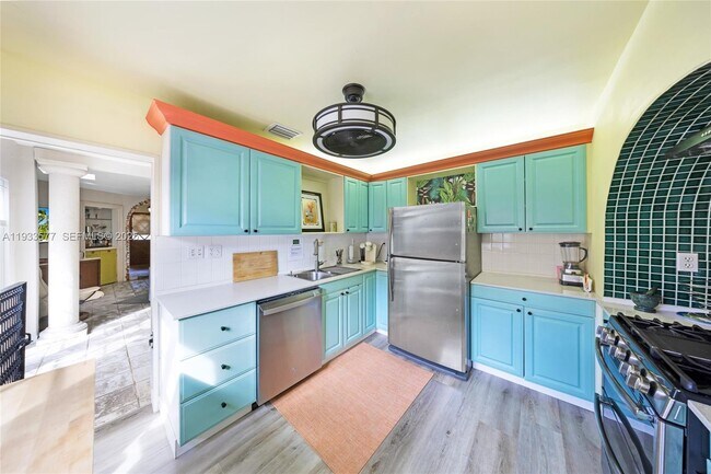 Building Photo - 1840 Tigertail Ave