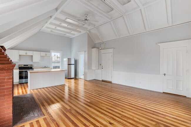 Building Photo - 109 Pleasant St