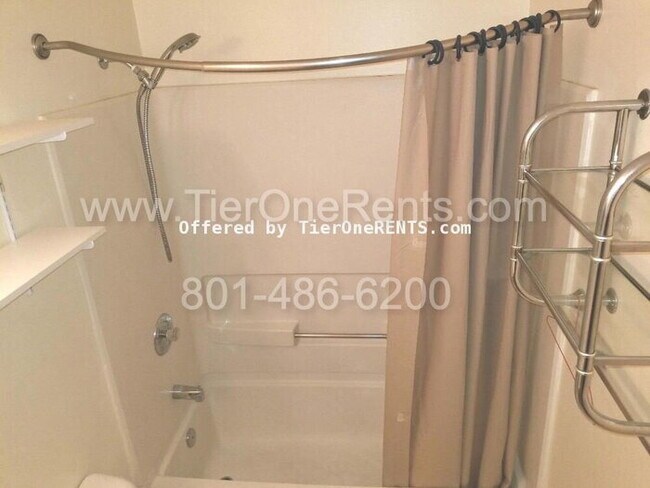Building Photo - NO DEPOSIT option available for qualified ...