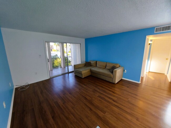 Building Photo - Charming and spacious 1BR Condo in the hea...