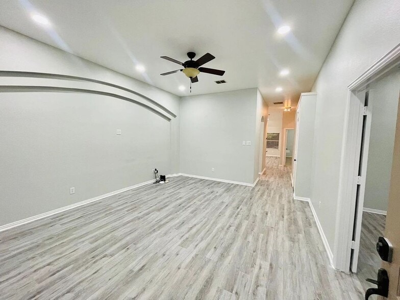 Building Photo - 5628 Rickshaw Ln