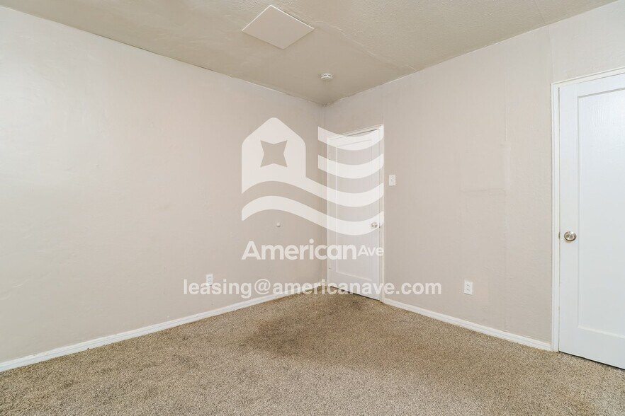 Building Photo - 6575 Julian Ave