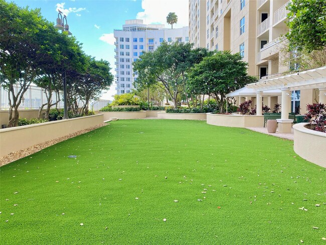 Building Photo - 511 SE 5 Ave