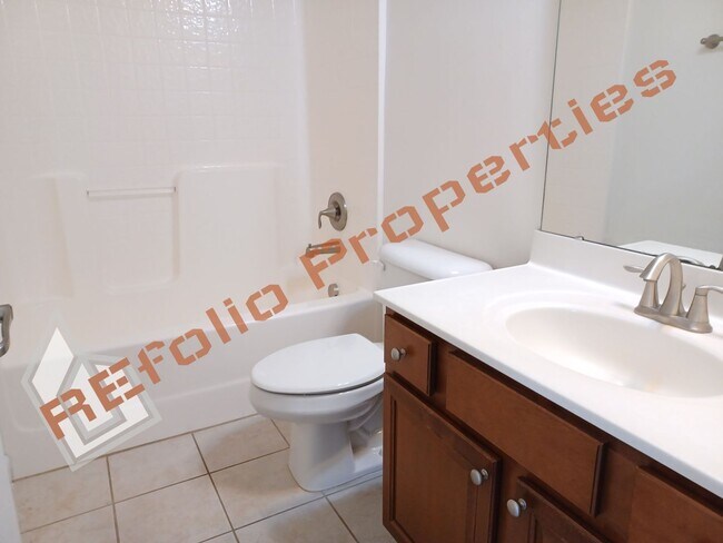 Building Photo - Lovely 5 Bedroom 4 Bathroom Single Family ...