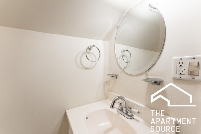 Bathroom - 1009 S Ridgeland Ave