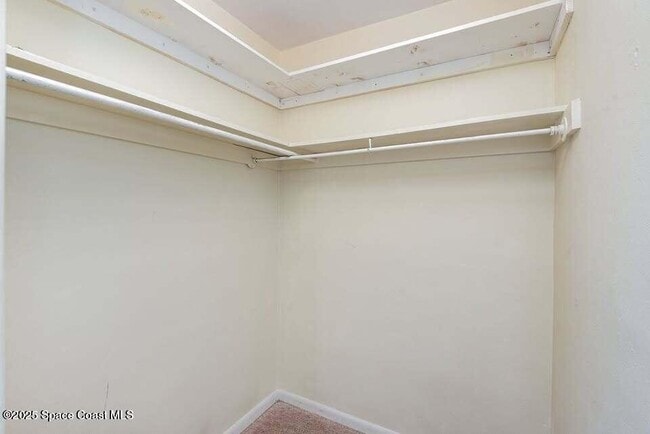 Building Photo - 2425 Heritage Dr