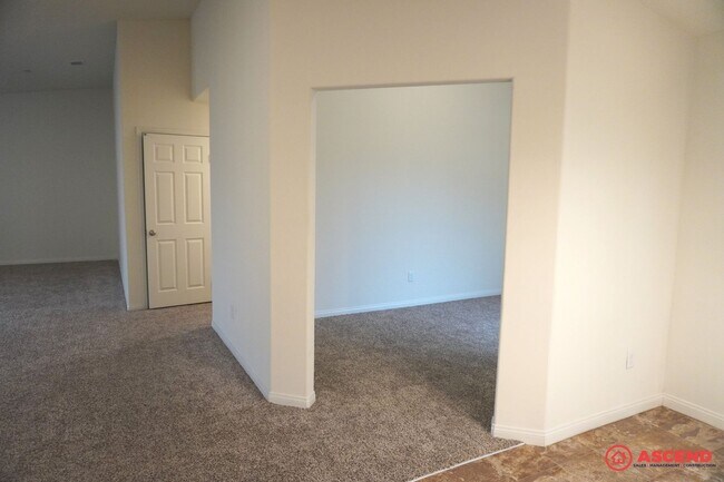 Building Photo - Beautiful Home Located in the Southeast!