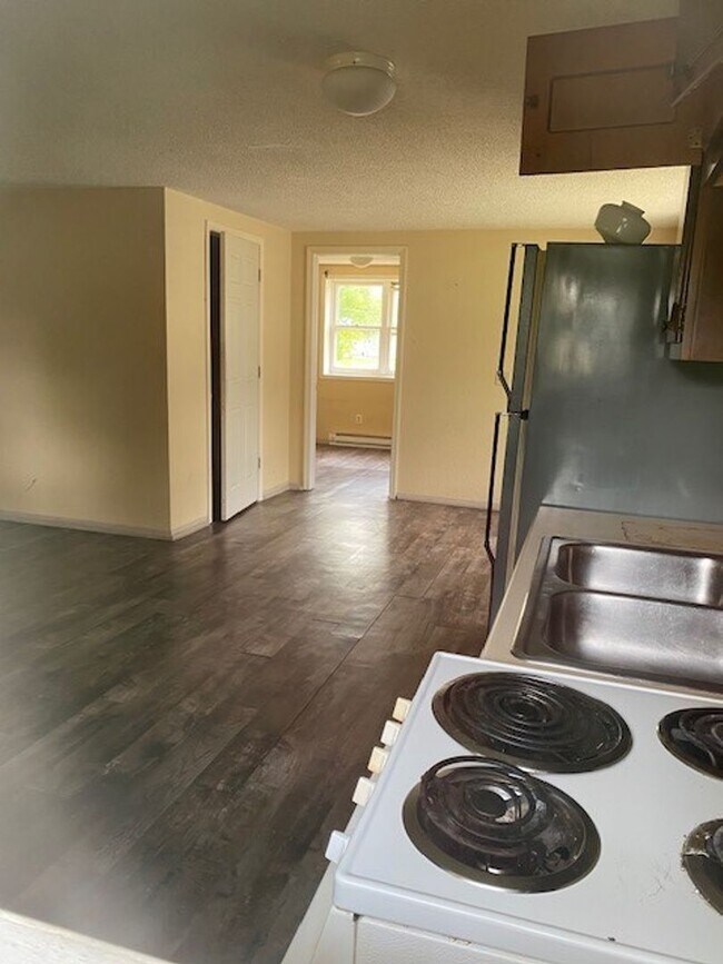 Building Photo - 1 Bedroom, 1 Bathroom Single Family Home i...