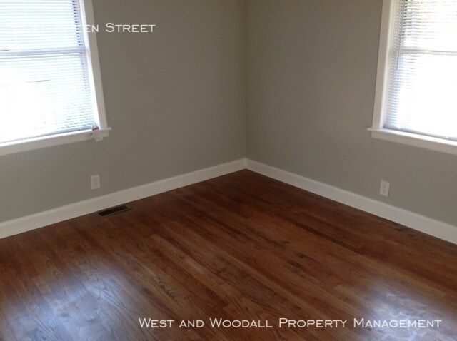 Building Photo - Green Street Duplex in Durham!