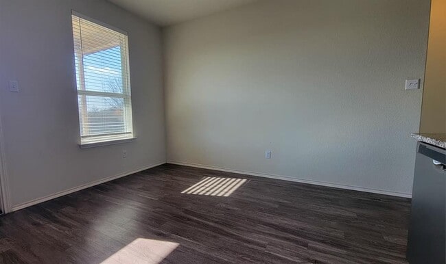 Building Photo - 242 Thornless Cir