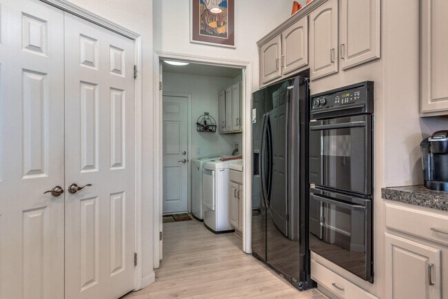 Building Photo - 80411 Portobello Dr