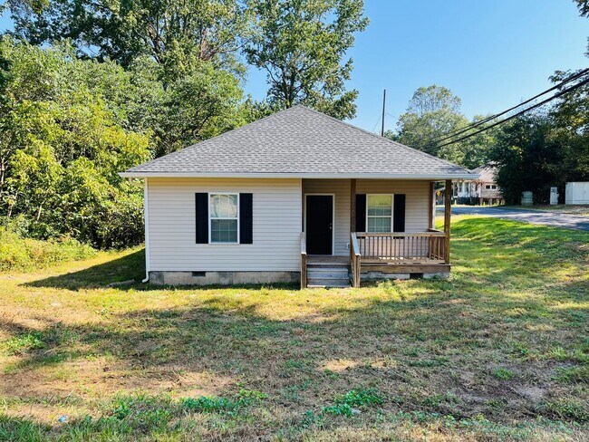 Primary Photo - Beautifully renovated, 2 bed, 2 full bath,...