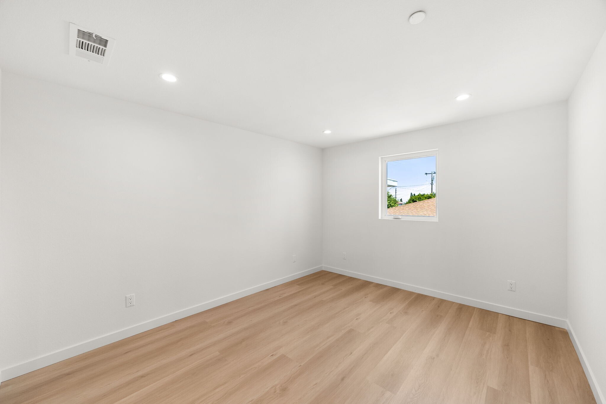Building Photo - 1031 W 91st St