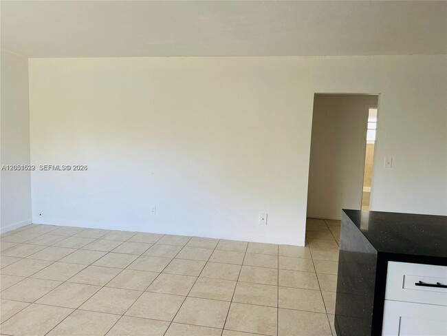 Building Photo - 1755 NE 116th Rd