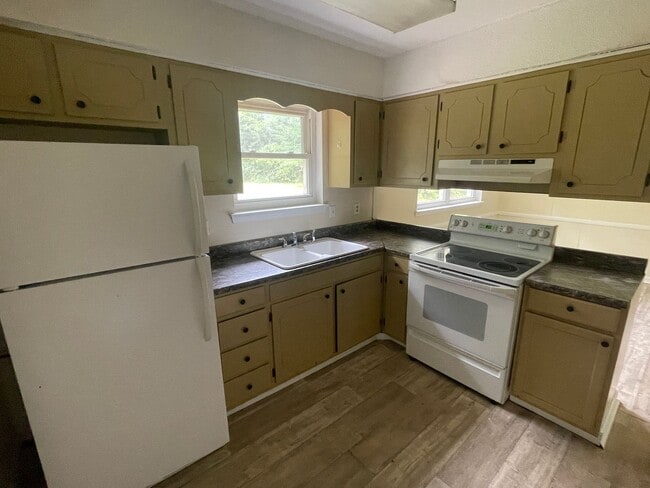 Building Photo - 346 Lancaster Rd