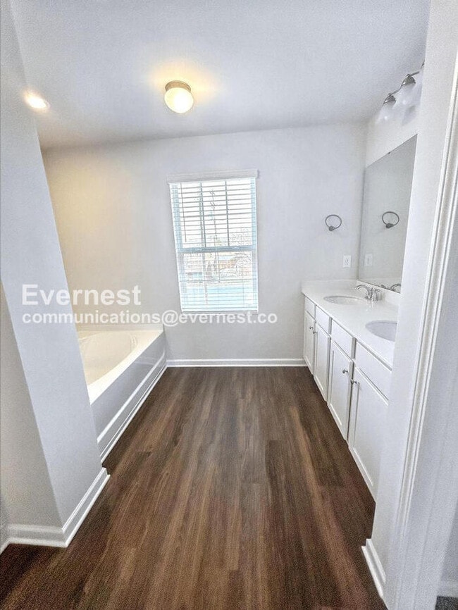 Building Photo - 4 Bed, 2.5 Bath Home with Garage / Pet-Friendly / Vouchers Accepted / Available Now!