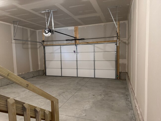 Building Photo - Never-Lived-In 4-Bedroom Ranch with Finished Basement Near Offutt AFB