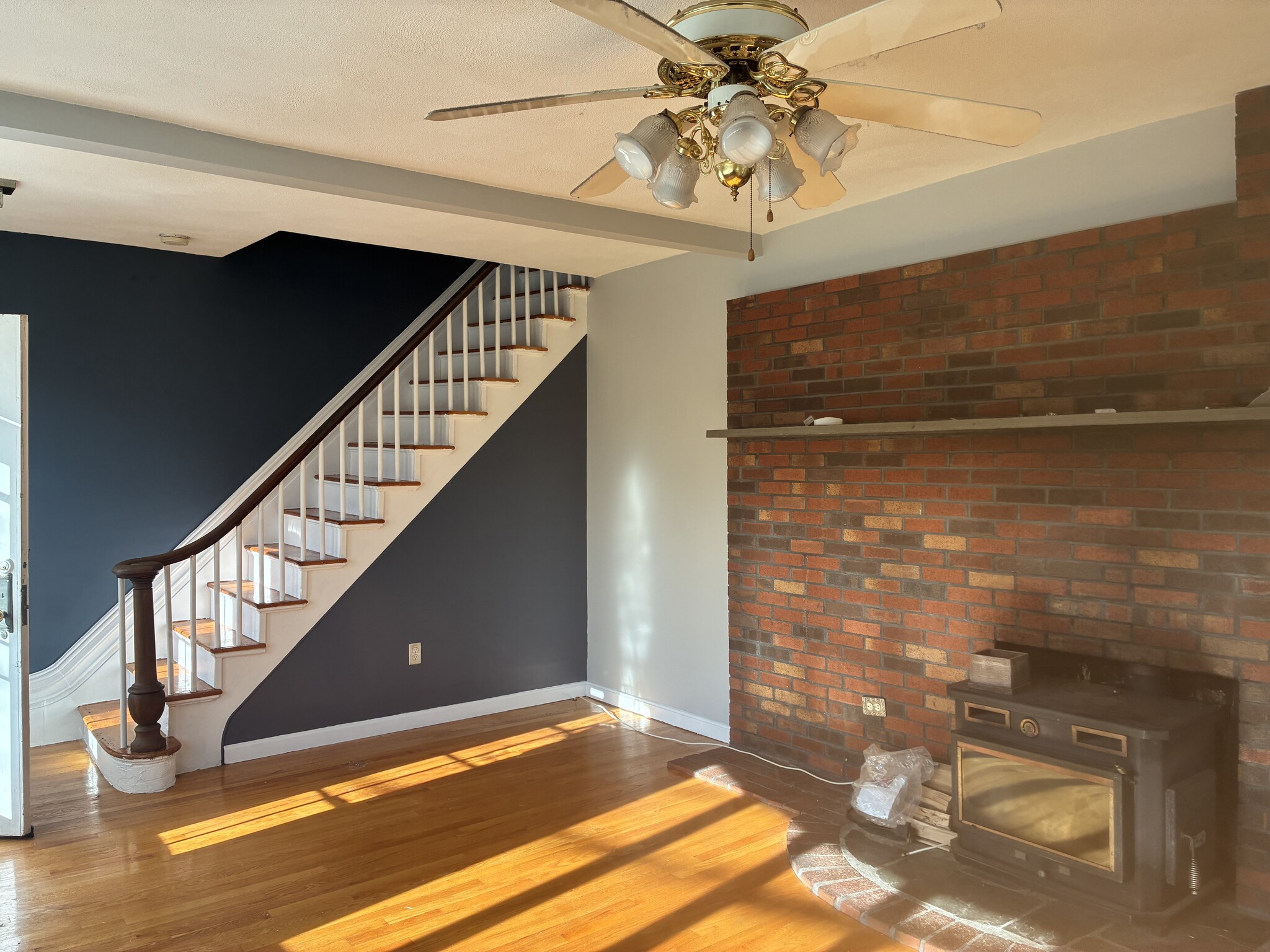 Living room - 21 Franklin St