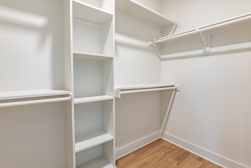 Building Photo - 2137 Pelham Dr