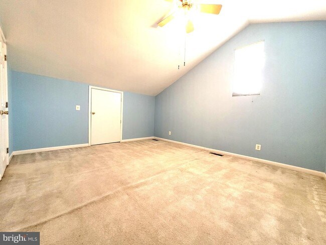 Building Photo - 6012 Ricketts Walk