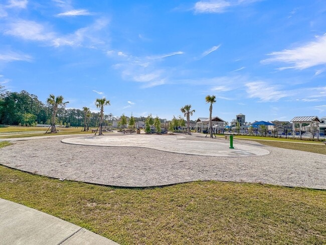 Building Photo - 3 Bedroom 2.5 Bath Located in Pine Hills i...