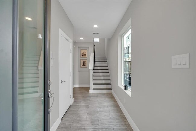 Building Photo - 2623 Hutchins St