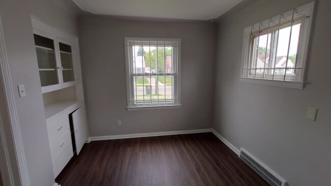 Building Photo - 5263 Lodewyck St
