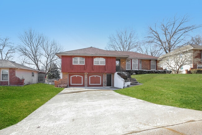 Building Photo - 3624 NE West Park Dr