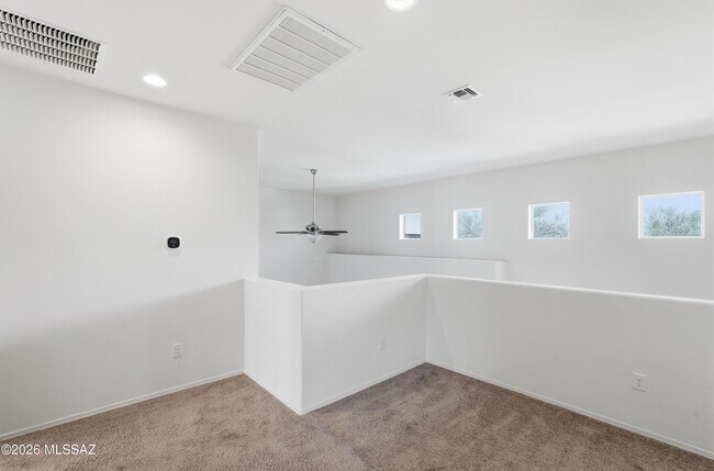 Building Photo - 4162 N Thurston Ln