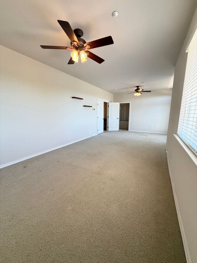 Building Photo - 3 BEDROOM 2 BATH HOME IN TEMPLETON!! MOVE IN READY