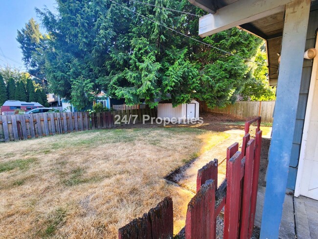 Building Photo - 3BD I 1BA + Bonus Room - Milwaukie, OR