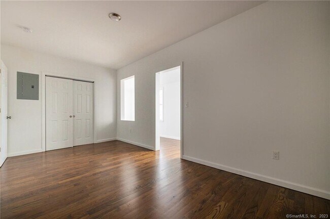 Building Photo - 340 Pleasantview Ave