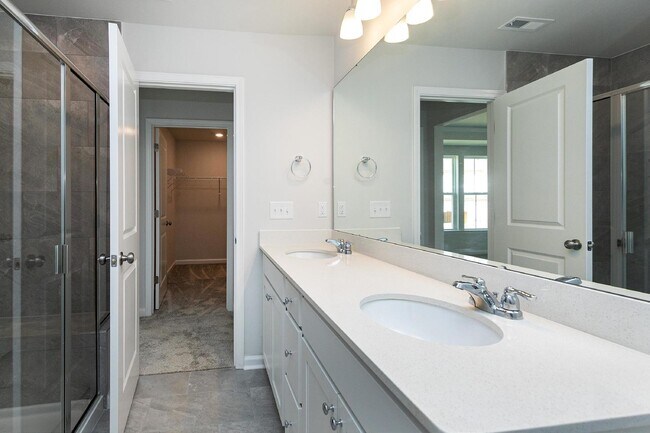 Building Photo - 580 Glen Clova Dr