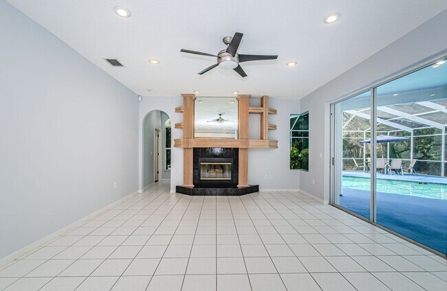 Building Photo - Pool Home in Trinity!