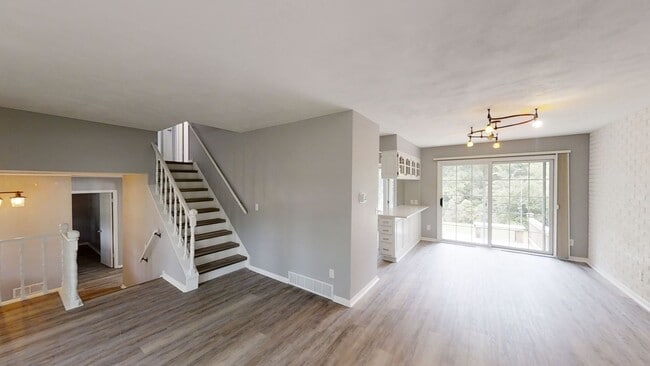 Building Photo - Available Now – 4 Bed, 3 Bath Updated Home in Coal Valley