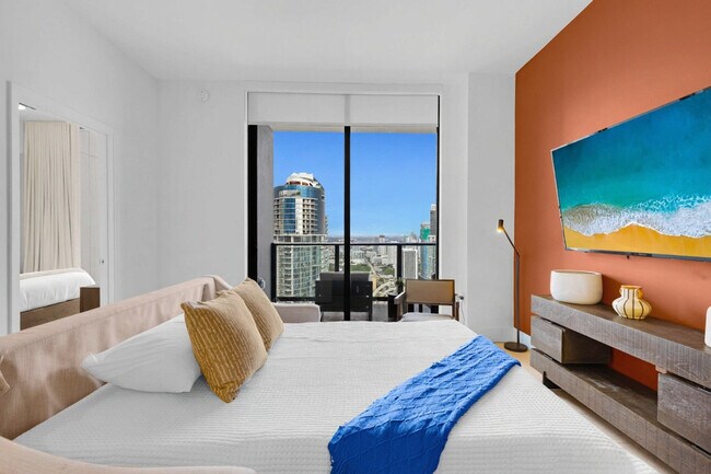 Building Photo - 601 NE 1st Ave