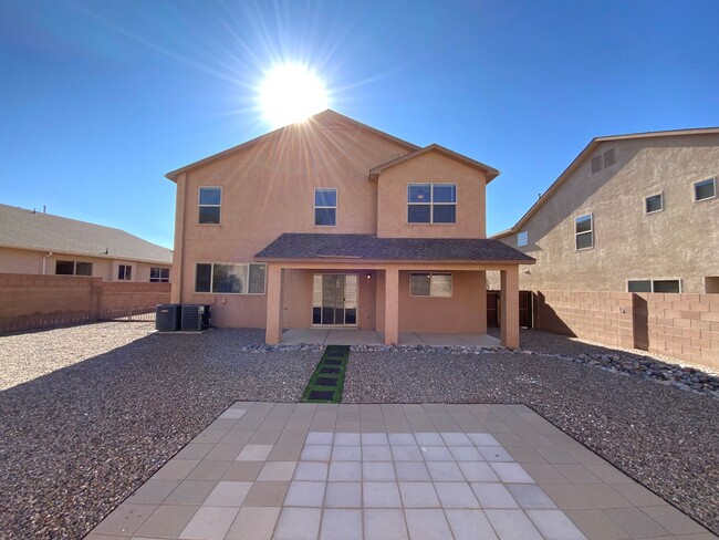 Building Photo - 4 Bedroom Home Available Near Unser Blvd N...