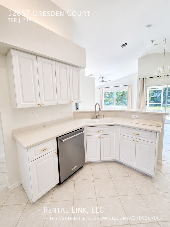 Building Photo - 12857 Dresden Ct