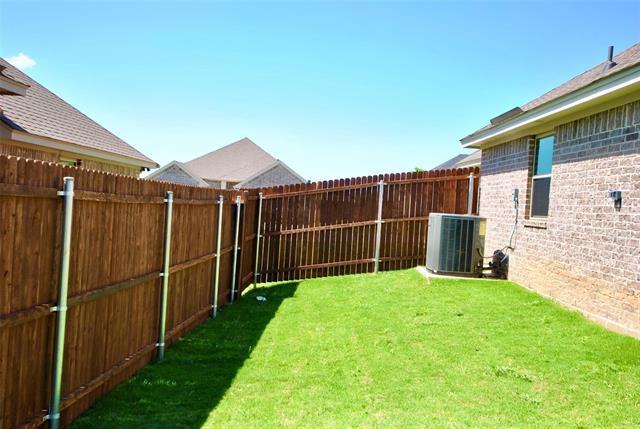 Building Photo - 3002 Promenade Dr