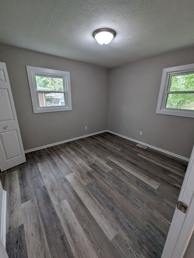 Building Photo - Lovely Renovated 3 Bedroom / 1 Bath in Portage