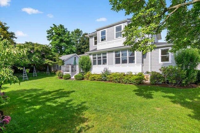 Building Photo - 25 Soundview Ave