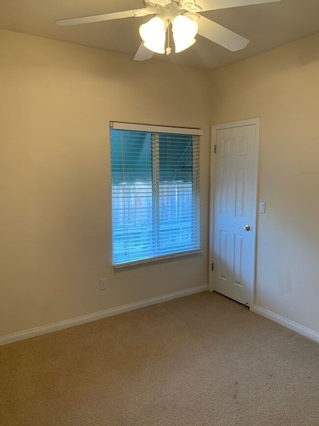 Building Photo - 9805 Paper Moon Way