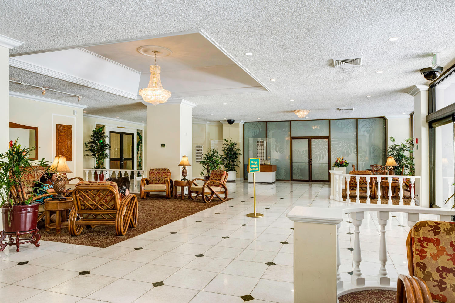 Royal Kuhio lobby area - 2240 Kuhio Ave