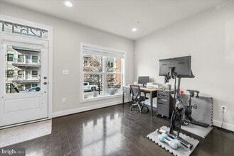 Building Photo - 12611 Macaulay St