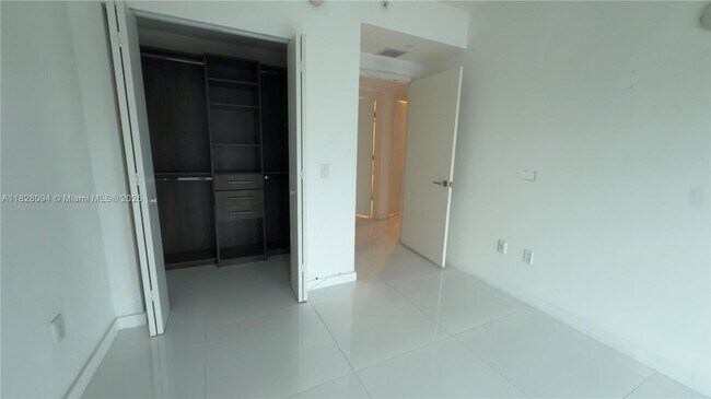 Building Photo - 1100S S Miami Ave