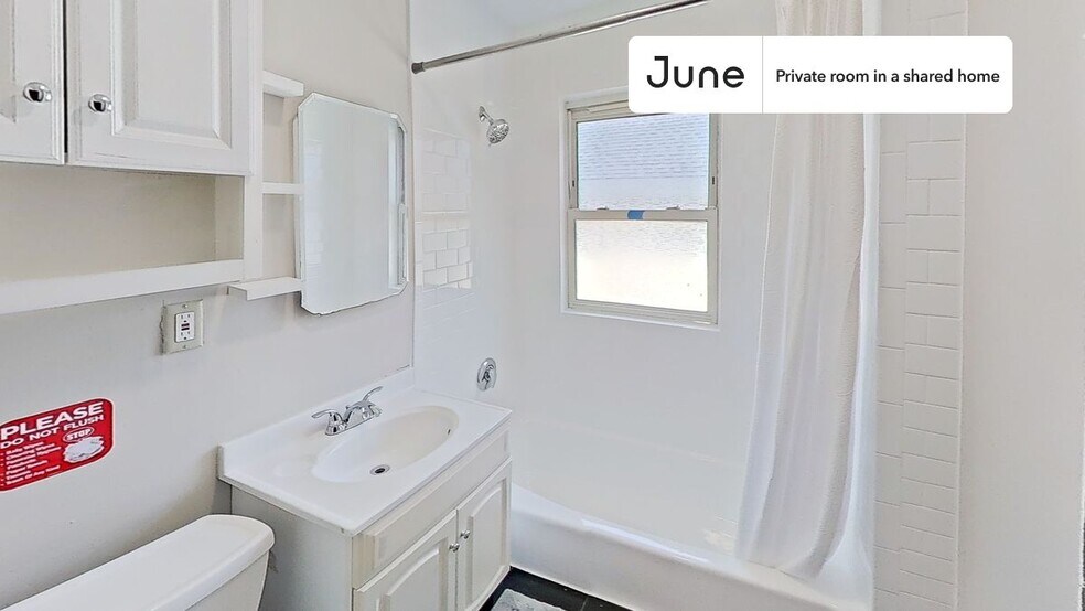 Building Photo - Private bedroom in 4 bed/1 bath Home