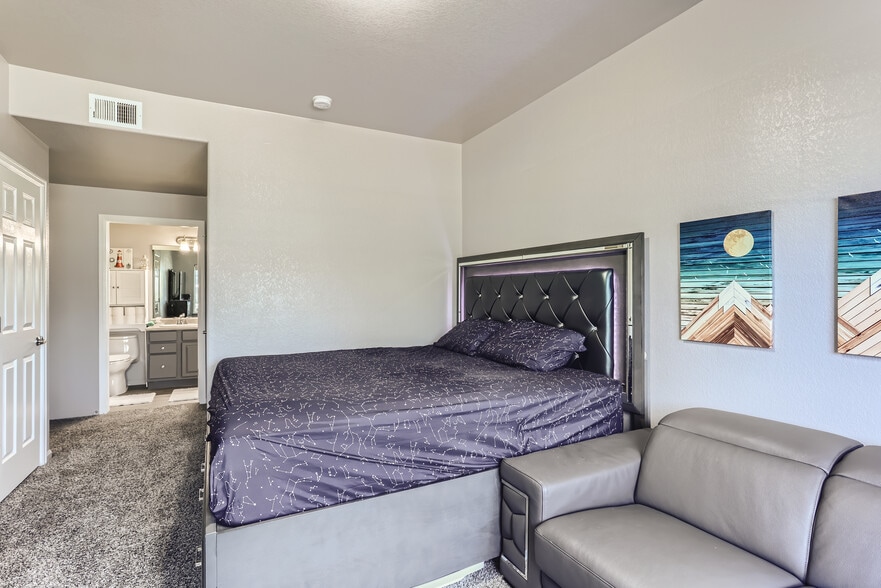 Building Photo - 1415 S Galena Way