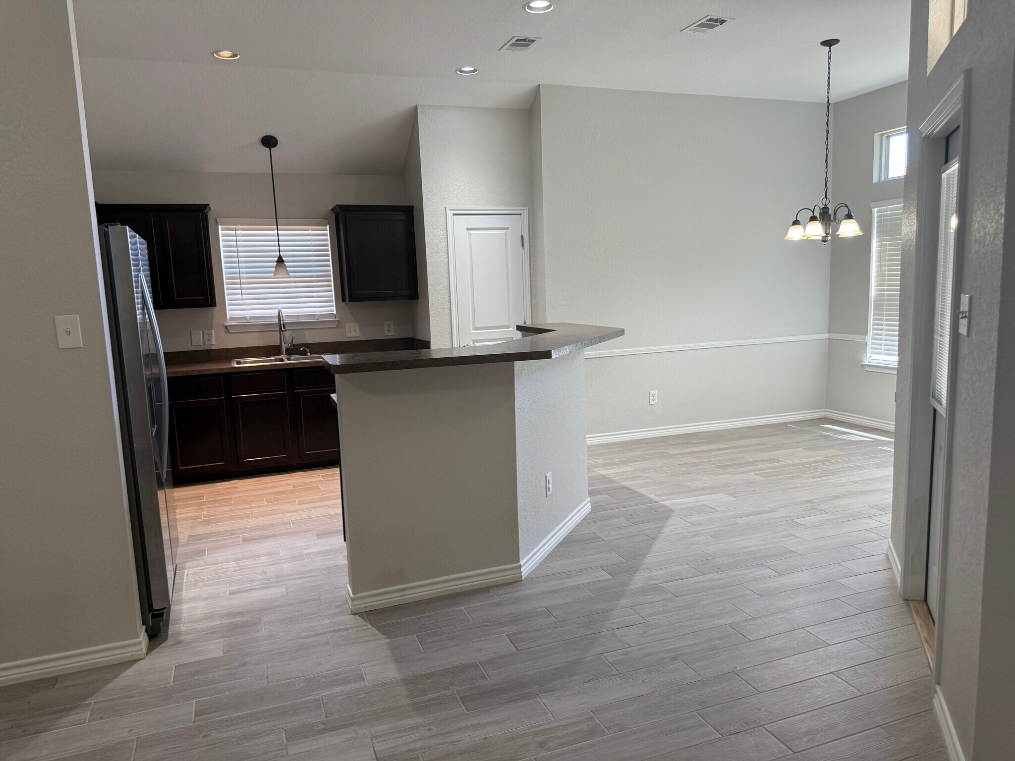 Building Photo - 1123 Neuberry Cliffe
