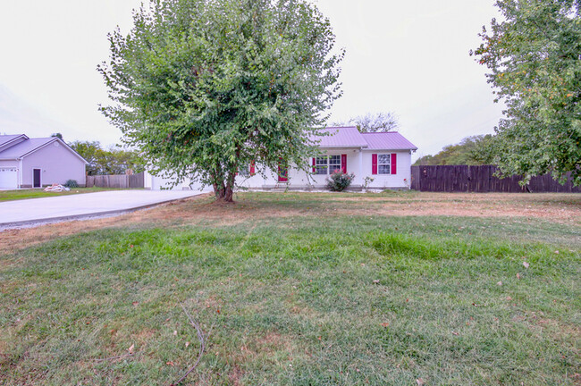 Building Photo - 16 Winding Oaks