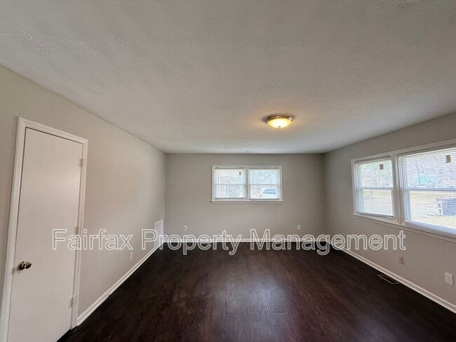 Building Photo - 3221 Dearborn Dr